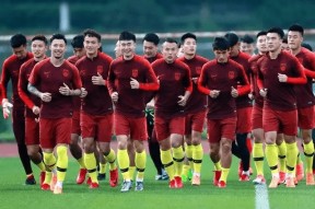 多米APP下载-纽约尼克斯迎中超关键赛，集结日豪取连胜，质疑声仍在，团队化学反应显著(武汉三镇连胜中超)