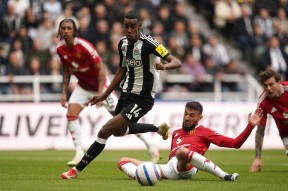 多米体育APP-葡超倒计时；曼联关键时刻回应争议；细节引发关注；压力陡增；年轻球员得到机会(葡超直播在线观看)