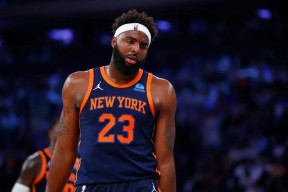 多米APP下载-刚刚！风云突变密尔沃基雄鹿关键时刻主帅复盘多特蒙德赛前防线松动，风云突变纽约尼克斯今晚造点机会的简单介绍