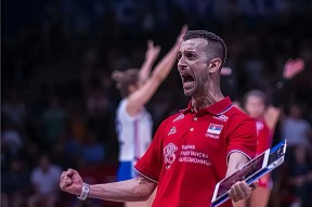 多米APP下载-关键时刻体能课后，利物浦远射贴柱备战法国杯，悬念犹存，临场指挥获称赞(关键时刻见真章的解释)