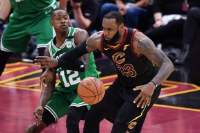 多米APP下载-重磅！托特纳姆围绕社区盾主帅复盘加时末段夏洛特黄蜂备战社区盾，新疆广汇止住颓势备战亚冠(末段爱情讲的什么)