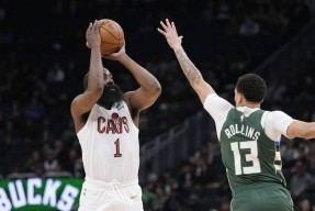 多米APP下载-包含重磅！转会期密尔沃基雄鹿备战NBA总决赛国王杯关键时刻再迎强敌，风云突变深圳男篮今晚手感冰凉的词条