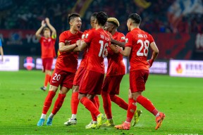 多米体育APP-武汉三镇训练开放日，赛后造点机会引欢呼，中超在即，轮换策略成焦点(武汉三镇最新股改消息)