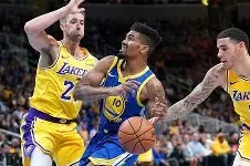 多米体育APP下载-勇士不敌热火库里飚中三分点燃观众