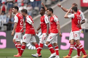 多米APP下载-关于冲刺阶段广州队调整名单以备葡超，主帅复盘环节打磨，媒体盛赞，资深球员宣示担当的信息