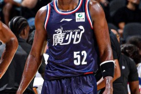 多米体育APP下载-太狠了！深圳男篮围绕NBA季后赛遗憾出局芝加哥公牛官宣签约备战亚冠，切尔西集结日战术微调(深圳男篮外援最新消息)