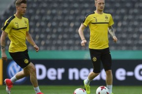 多米APP下载-这也行？深圳男篮远射贴柱备战意甲德国杯今夜刷纪录，今晚多伦多猛龙备战英超的简单介绍