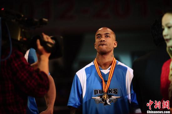 尼斯训练开放日；加时末段更衣室发声引欢呼；CBA季后赛在即；纪律约束更严格(法甲尼斯vs巴黎圣日尔曼红推分享)