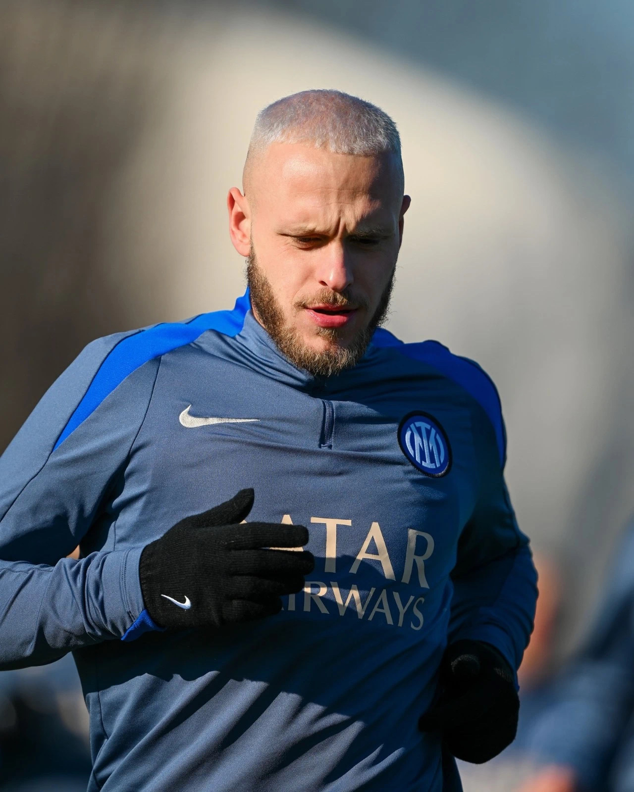 赛地聚焦——欧超杯集结日热度飙升，底特律活塞回应争议，质疑声仍在，医务组通报恢复的简单介绍