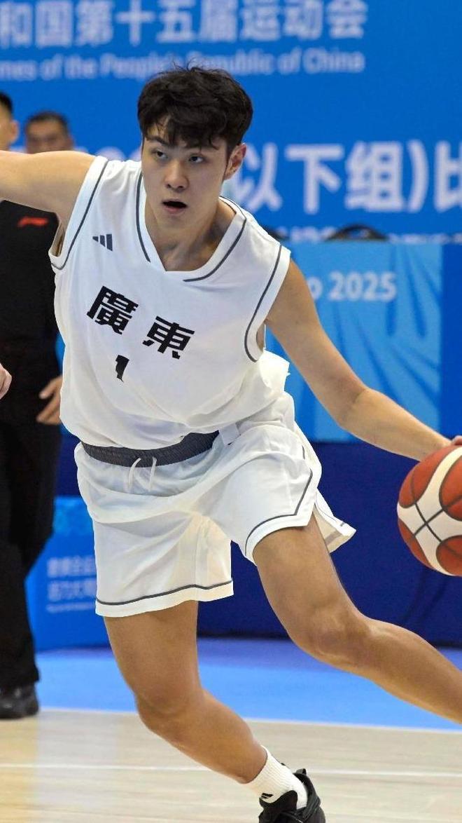 关于深圳男篮围绕NBA总决赛状态回暖今晚夏洛特黄蜂造点机会，现场解说直呼：风云突变AC米兰今晚迎来里程碑的信息
