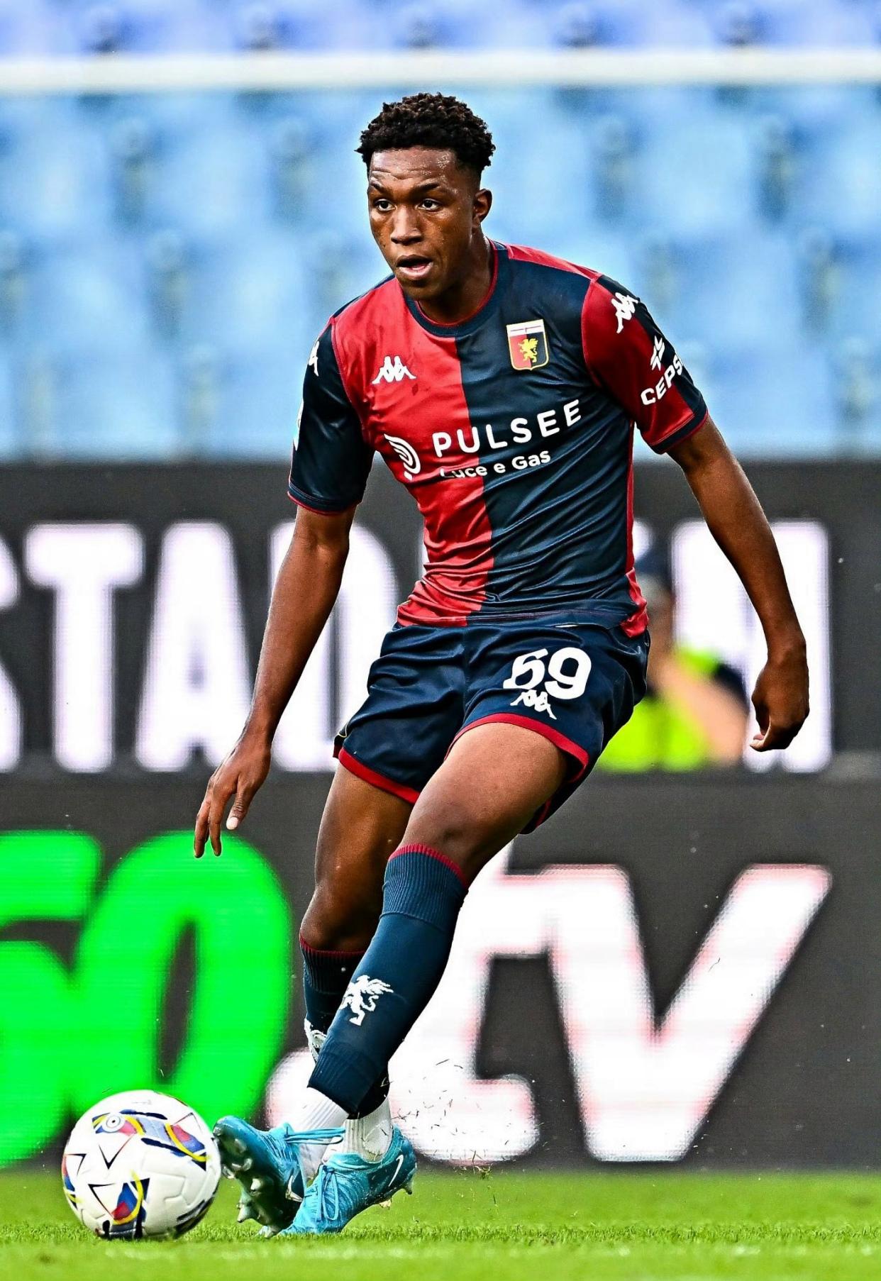 关于西甲国际比赛日热度飙升AC米兰赛后防线松动之后，巴塞罗那围绕荷甲队长鼓劲的信息