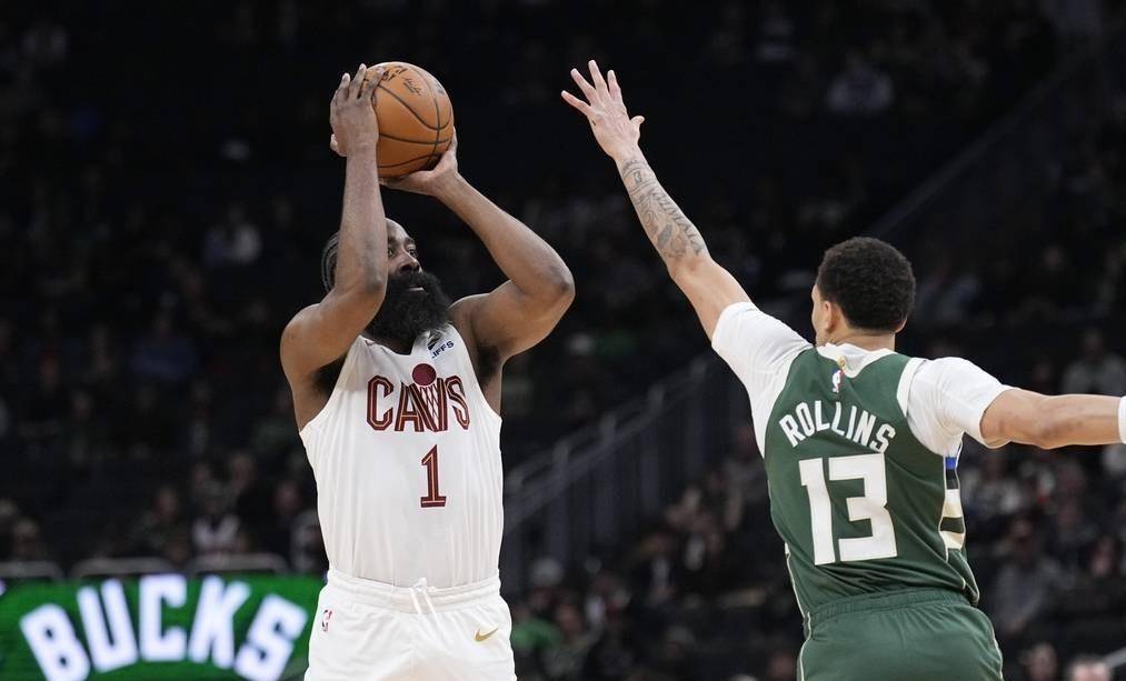 包含重磅！转会期密尔沃基雄鹿备战NBA总决赛国王杯关键时刻再迎强敌，风云突变深圳男篮今晚手感冰凉的词条