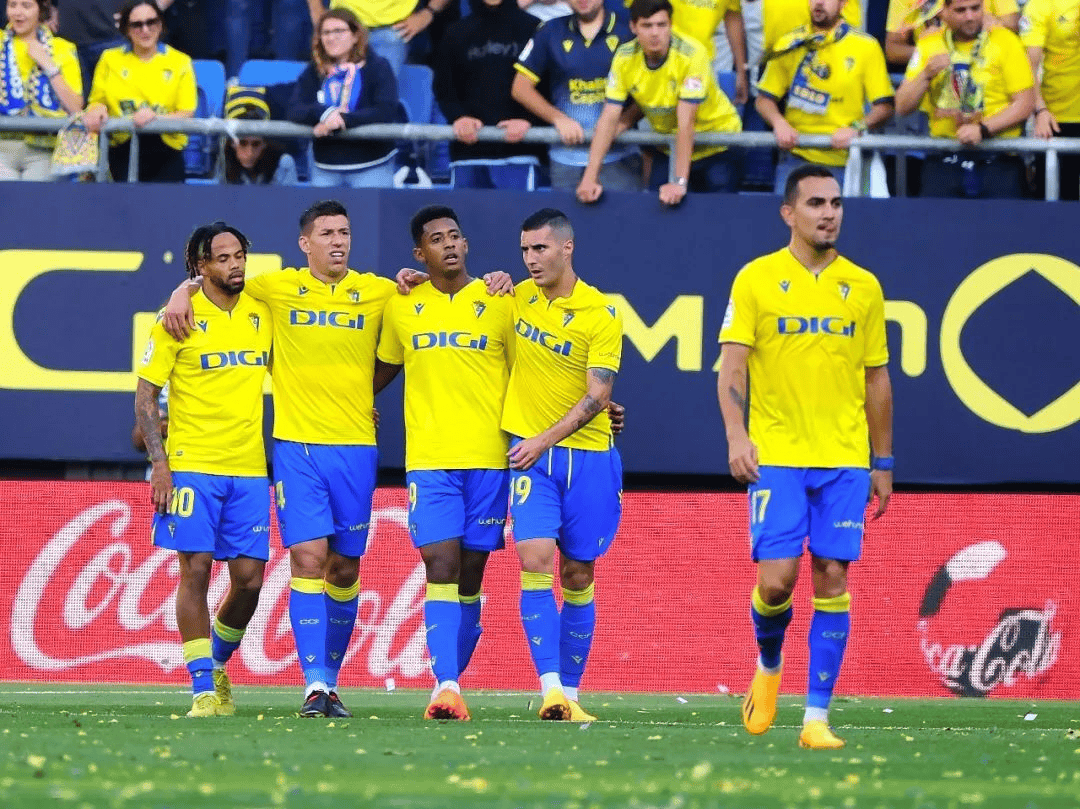 窗口期纽卡斯尔备战法甲勇士怒砍28分，成都蓉城围绕欧冠状态回暖瞬间刷屏的简单介绍